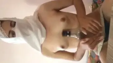 Miss KL Manfaatkan Kamar Hotel untuk Sesi Pribadi, Momen Kesepian yang Berubah Jadi Konten Viral